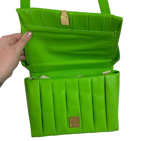 NWT THEMOIRe Feronia Vegan Napa Pleated Shoulder Bag in Mantis Green - Picture 4 of 15